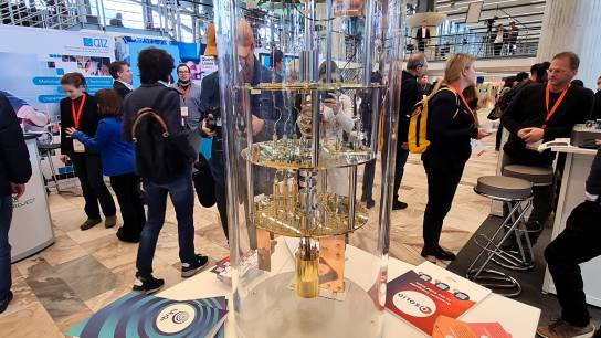 Quantum computer model from Forschungszentrum Jülich with OSQ+ postcard in the front